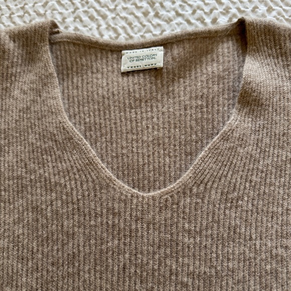 Vintage United Colors of Benetton Taupe V-Neck Sweater, Wool + Angora, Small - Picture 9 of 12